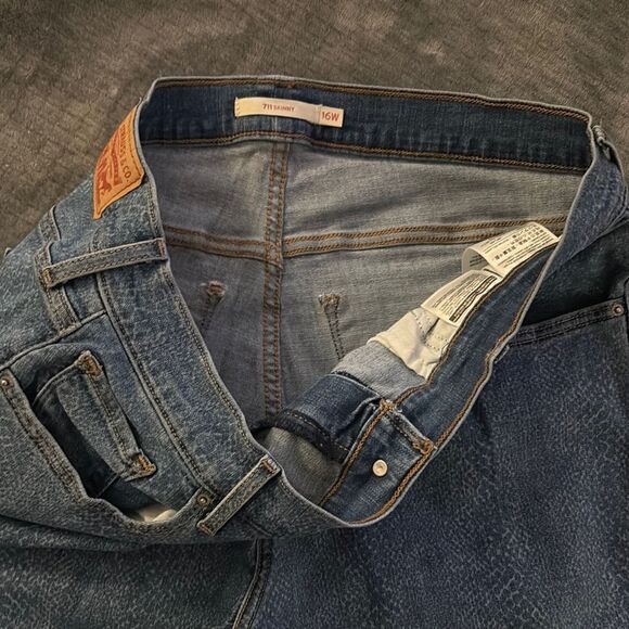 Levi’s 711 Skinny Blue Jeans with Snakeskin Pattern - Picture 2 of 3